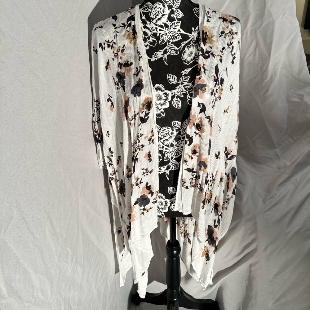 Max Studio sheer knee length kimono